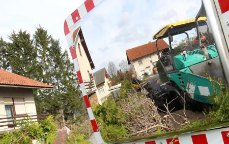 ASFALTIRANJE CESTE BEGUNJE 02 FOTO LJUBO VUKELIČ